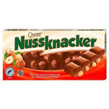 Choceur Chocolat au lait Chateau Nussknacker avec des noisettes entières 100 g / 3,5 oz